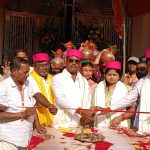 पूजा स्थलों पर वैदिक मंत्रोच्चारण और धार्मिक अनुष्ठानों के साथ मां दुर्गा की पूजा शुरू