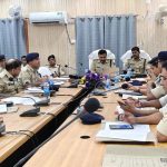 मासिक अपराध गोष्ठी में लंबित कांडों के निष्पादन और अपराध नियंत्रण पर जोर